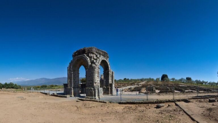 Arco cuadrifronte de Capera
