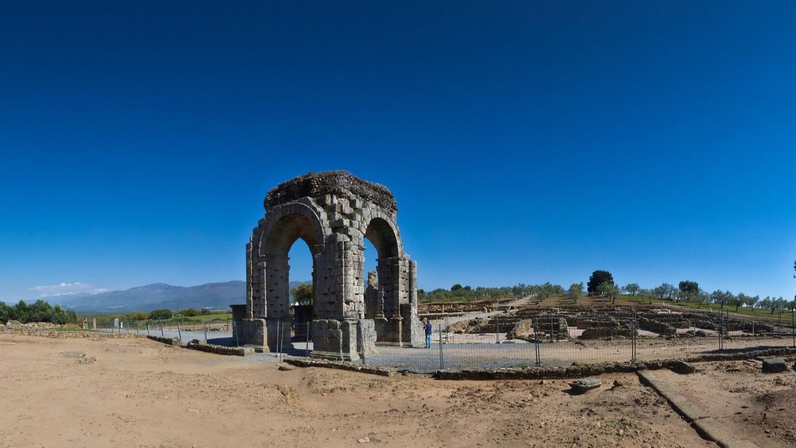 Arco cuadrifronte de Capera