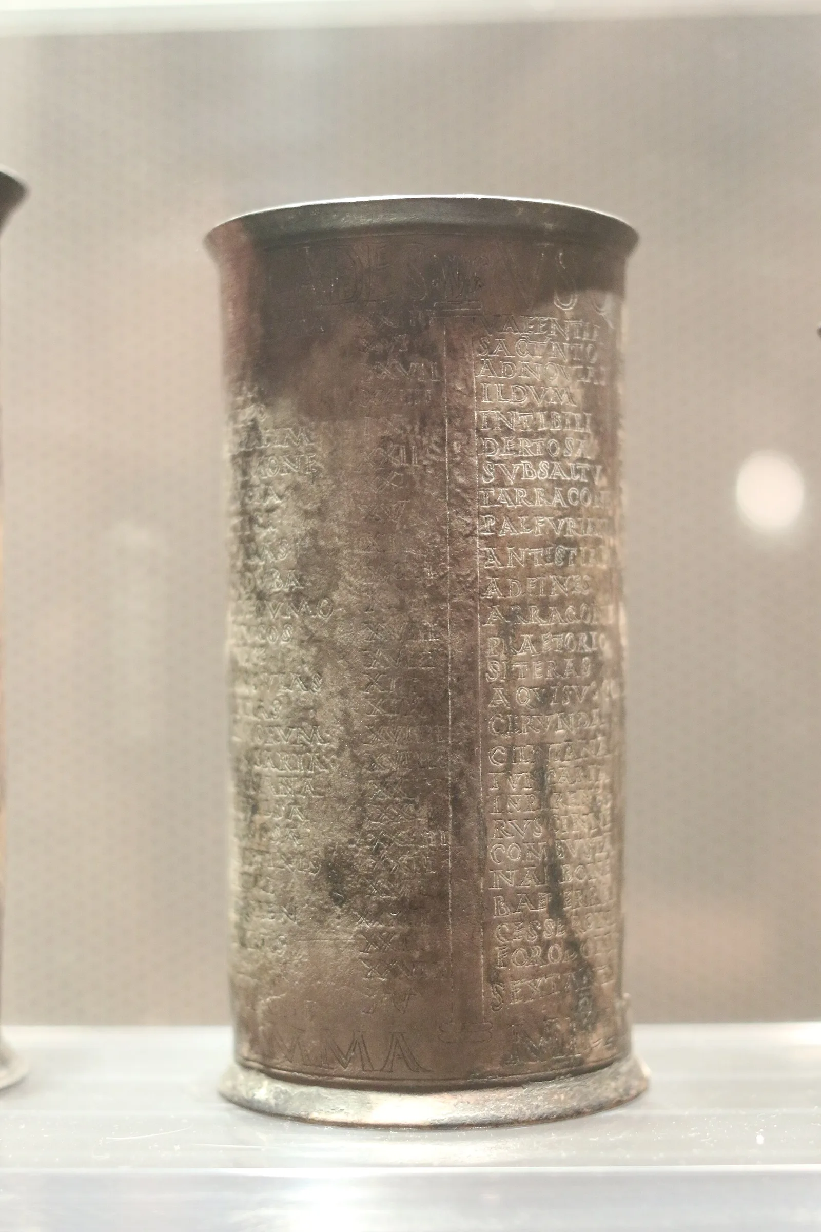 Vaso de plata de Vicarello CIL XI 3282 con columnas de topónimos grabados