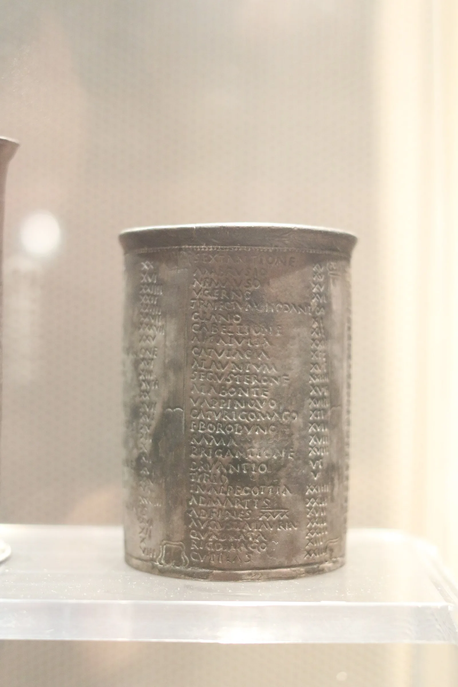 Vaso de plata de Vicarello CIL XI 3284, el más bajo de los cuatro