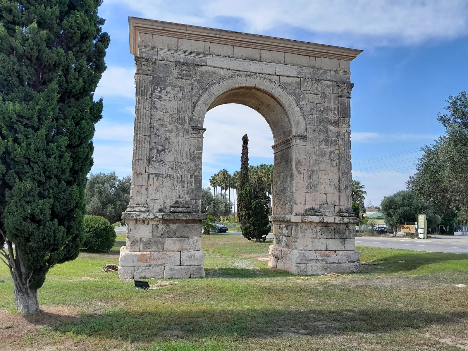 Arco de Berà, sobre la Vía Augusta
